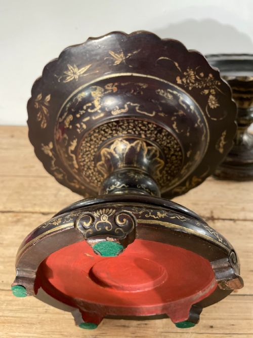 A PAIR OF CHINESE QING GILT AND PAINTED BLACK LACQUER TAZZAS - ADDITIONAL PHOTO 9