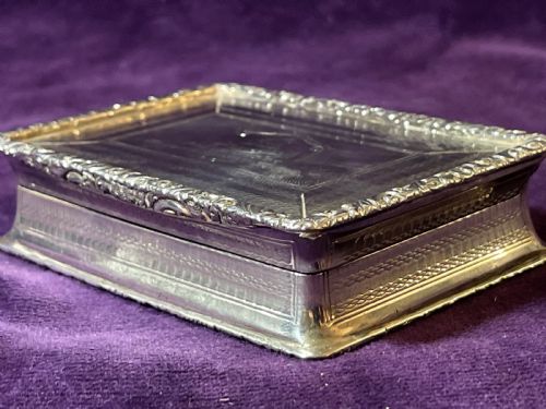 LARGE SILVER SNUFF BOX GEORGE UNITE 1900 MILITARY INTEREST QUEENS REGIMENT - ADDITIONAL PHOTO 3