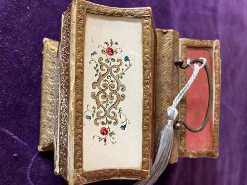 AN UNUSUAL 18TH C ITALIAN PAINTED GLASS CASKET - ADDITIONAL PHOTO 5