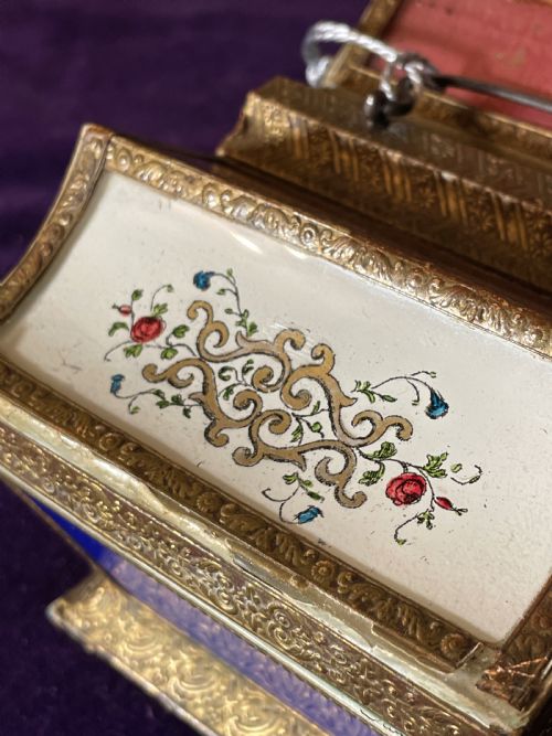 AN UNUSUAL 18TH C ITALIAN PAINTED GLASS CASKET - ADDITIONAL PHOTO 11