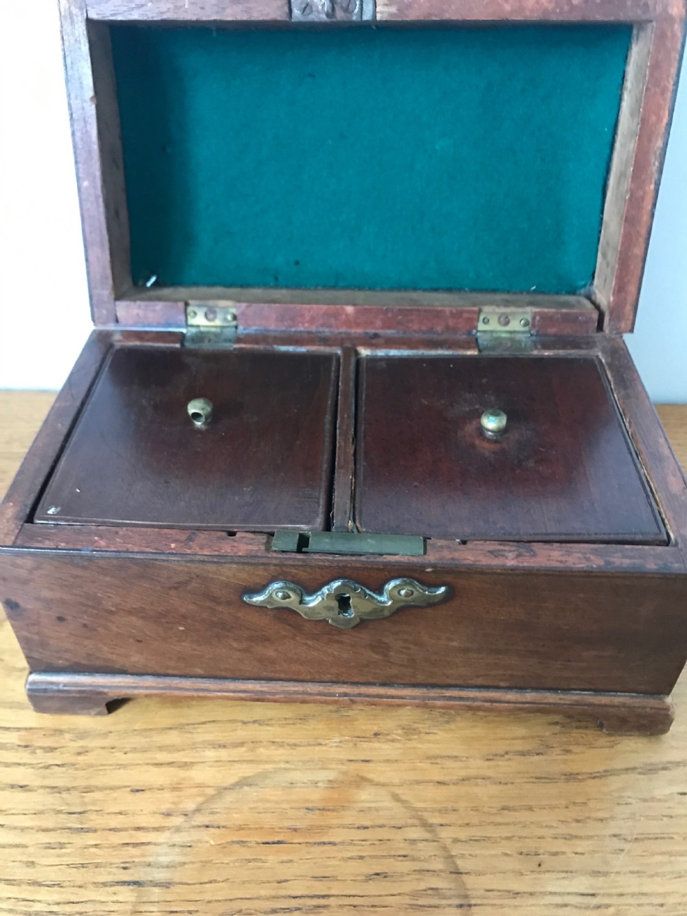 GEORGE III MAHOGANY CHIPPENDALE STYLE TEA CADDY View VII