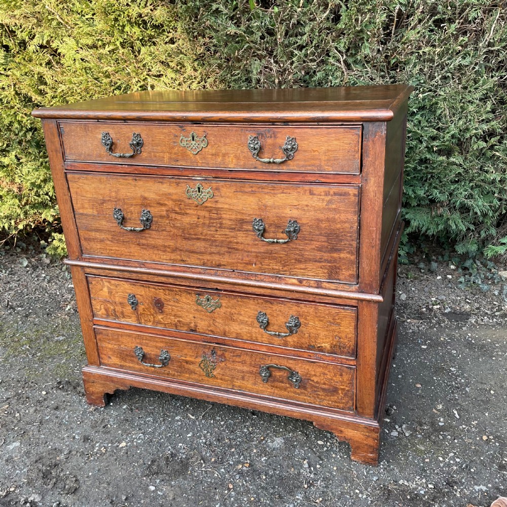 Early 18th century solid oak chest of drawers View II