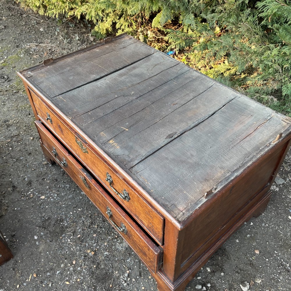 Early 18th century solid oak chest of drawers View V