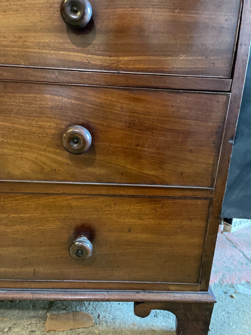 Early 19thc flame Mahogany linen Press c1820 View IX