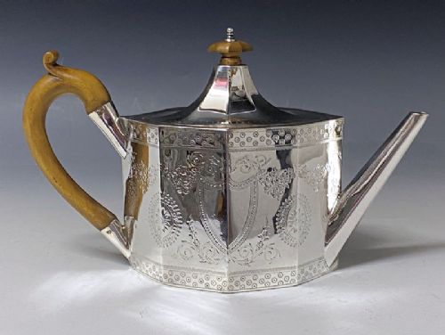 Antique Silver George III Teapot made in 1789
