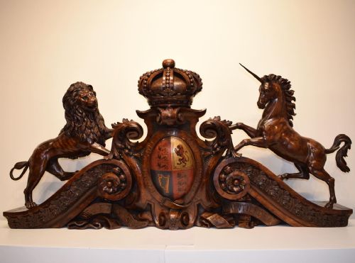 large 19th century carved british royal coat of arms - CATEGORY: ANTIQUE MISCELLANEOUS - DATED 19TH CENTURY