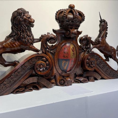 LARGE 19TH CENTURY CARVED BRITISH ROYAL COAT OF ARMS - ADDITIONAL PHOTO 2
