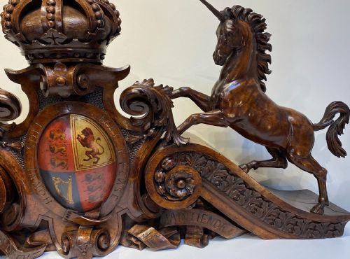LARGE 19TH CENTURY CARVED BRITISH ROYAL COAT OF ARMS - ADDITIONAL PHOTO 3