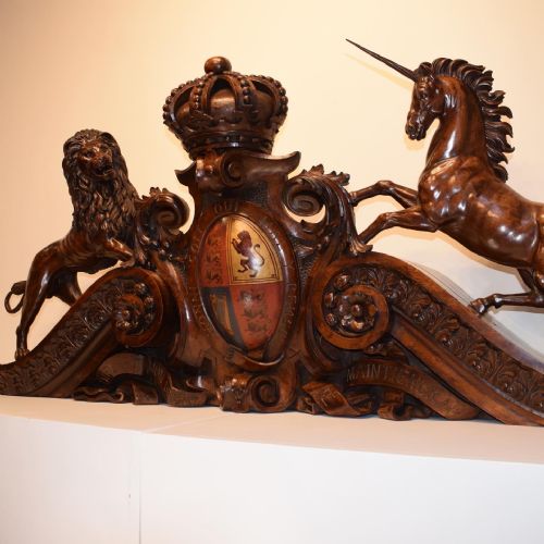 LARGE 19TH CENTURY CARVED BRITISH ROYAL COAT OF ARMS - ADDITIONAL PHOTO 4