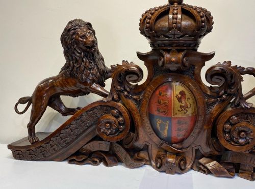 LARGE 19TH CENTURY CARVED BRITISH ROYAL COAT OF ARMS - ADDITIONAL PHOTO 5