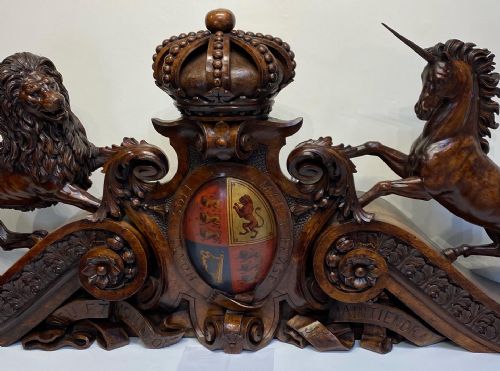 LARGE 19TH CENTURY CARVED BRITISH ROYAL COAT OF ARMS - ADDITIONAL PHOTO 6