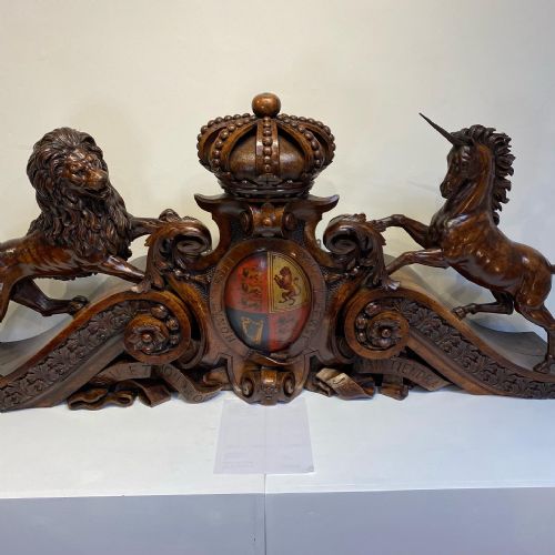 LARGE 19TH CENTURY CARVED BRITISH ROYAL COAT OF ARMS - ADDITIONAL PHOTO 8
