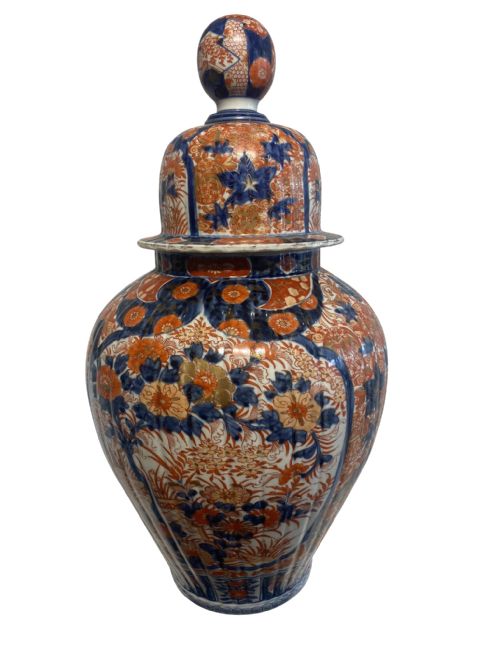 large imari jar and cover - CATEGORY: ANTIQUE CERAMICS - DATED 19TH CENTURY