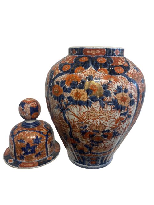 LARGE IMARI JAR AND COVER - ADDITIONAL PHOTO 1