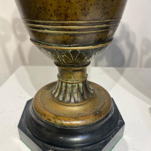 PAIR OF FRENCH 19TH CENTURY CLASSICAL BRONZE URN LAMPS - ADDITIONAL PHOTO 1