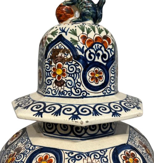 LARGE PAIR OF DELFT VASES WITH LIDS - ADDITIONAL PHOTO 3