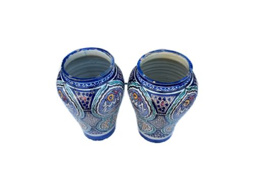 LARGE PAIR OF ANTIQUE MOROCCAN VASES - ADDITIONAL PHOTO 1