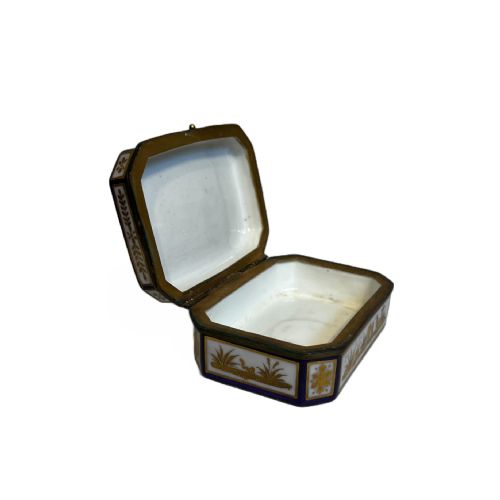19TH CENTURY VIENNA PORCELAIN TABLE SNUFF BOX - ADDITIONAL PHOTO 4