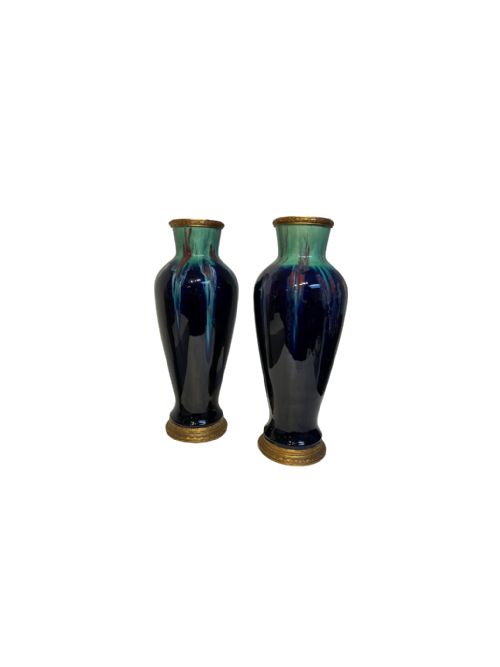 serves a pair of large blue vases - CATEGORY: ANTIQUE VASES - DATED 1920