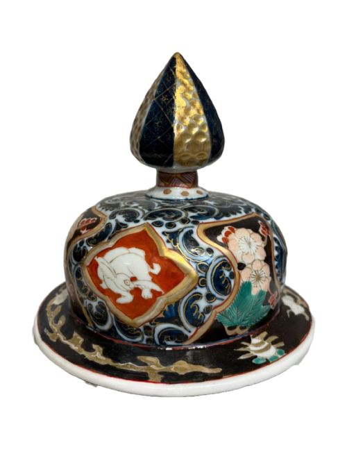 PAIR OF JAPANESE STYLE LIDDED JARS - ADDITIONAL PHOTO 4