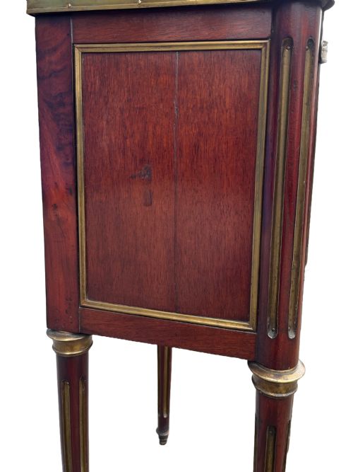 LOUIS XVI STYLE MAHOGANY BEDSIDE CABINETS - ADDITIONAL PHOTO 6