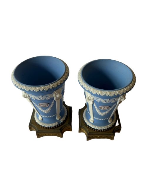 FINE PAIR OF WEDGWOOD VASES - ADDITIONAL PHOTO 1