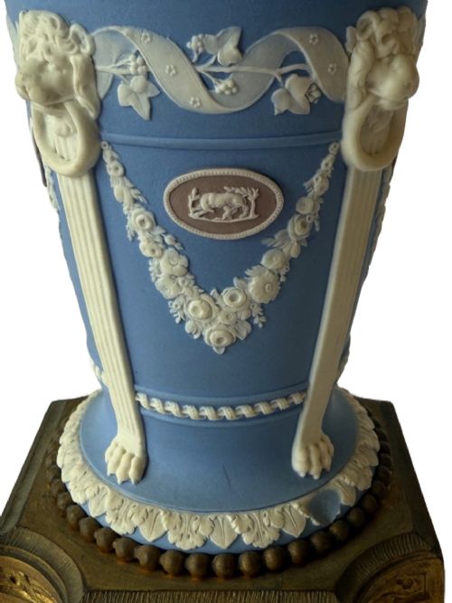 FINE PAIR OF WEDGWOOD VASES - ADDITIONAL PHOTO 3