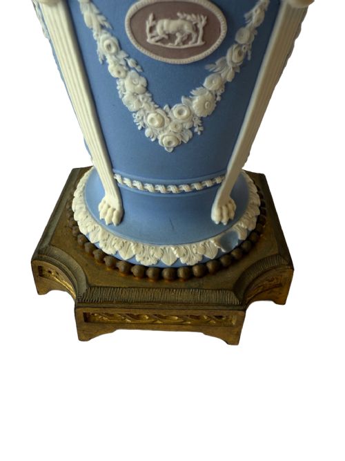 FINE PAIR OF WEDGWOOD VASES - ADDITIONAL PHOTO 4