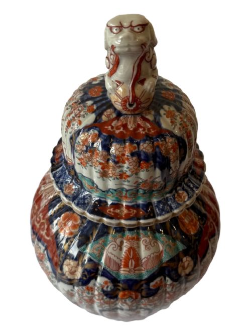 LARGE PAIR OF ANTIQUE IMARI JARS - ADDITIONAL PHOTO 3