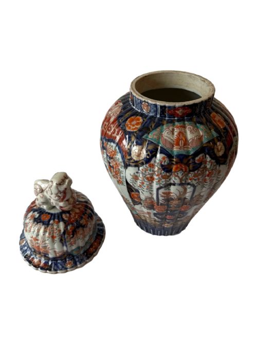 LARGE PAIR OF ANTIQUE IMARI JARS - ADDITIONAL PHOTO 6