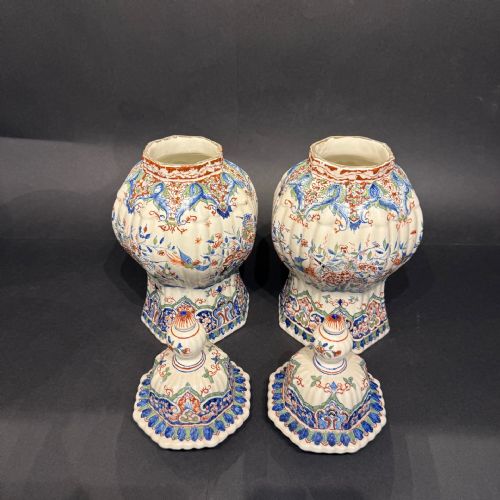 PAIR OF DELFT LIDDED VASES - ADDITIONAL PHOTO 1