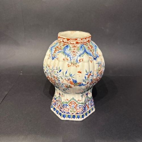 PAIR OF DELFT LIDDED VASES - ADDITIONAL PHOTO 2