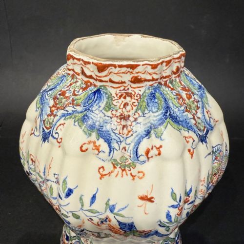 PAIR OF DELFT LIDDED VASES - ADDITIONAL PHOTO 3
