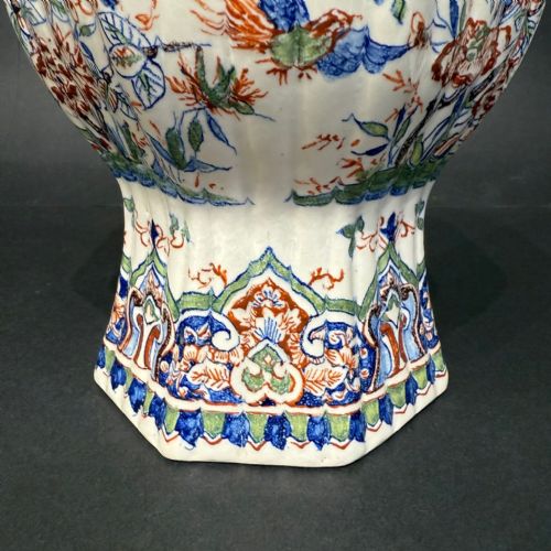PAIR OF DELFT LIDDED VASES - ADDITIONAL PHOTO 4