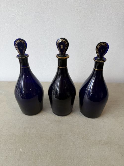 SET OF 3 GEORGIAN BRISTOL BLUE DECANTERS - ADDITIONAL PHOTO 5