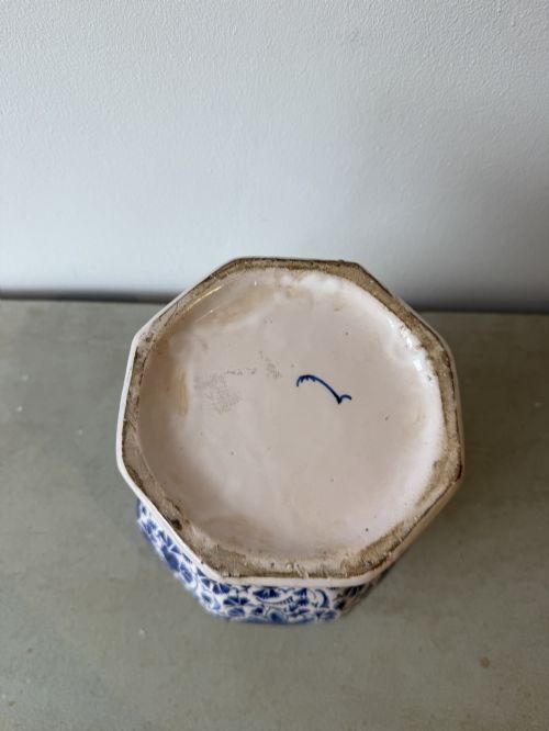 PAIR OF DELFT BLUE AND WHITE LIDDED VASES - ADDITIONAL PHOTO 7