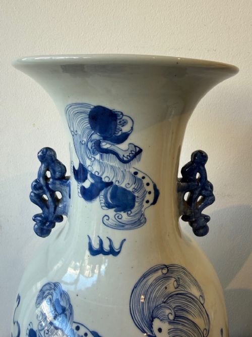 LARGE PAIR OF CHINESE BLUE AND WHITE VASES - ADDITIONAL PHOTO 3