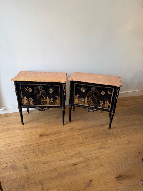 PAIR OF CHINOISERIE LACQUERED CHESTS - ADDITIONAL PHOTO 1
