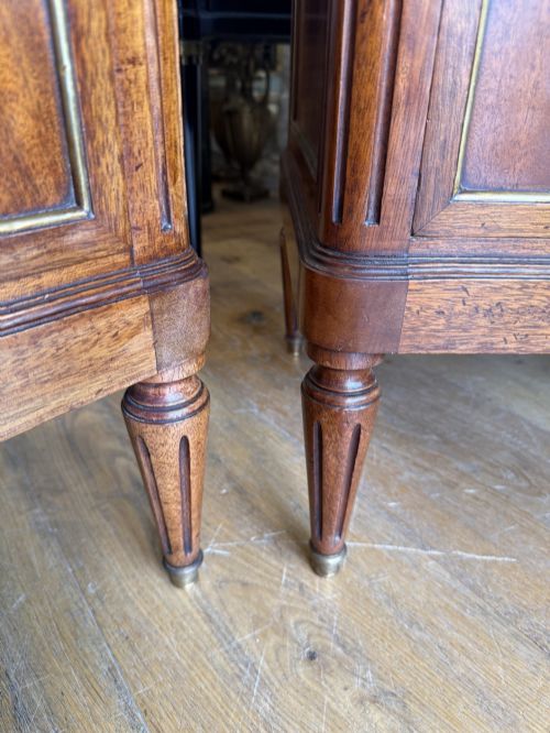 PAIR OF LOUIS XVI STYLE MAHOGANY COMMODES OF SMALL PROPORTIONS - ADDITIONAL PHOTO 7
