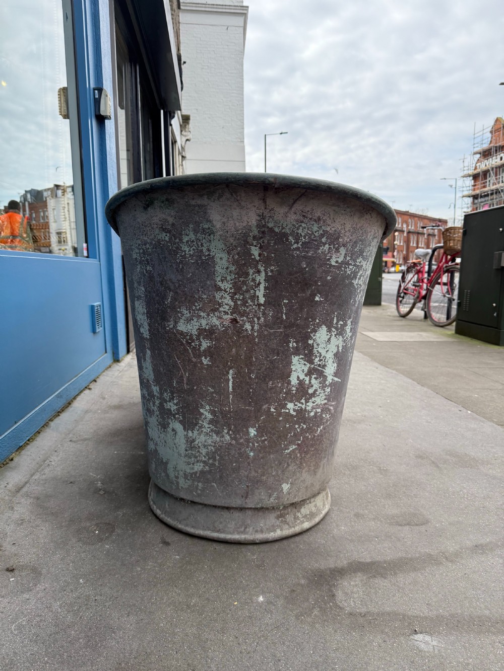 Double ended copper bath / planter View V