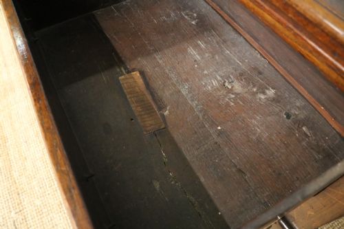 18TH CENTURY OAK AND ELM DRESSER BASE - ADDITIONAL PHOTO 12
