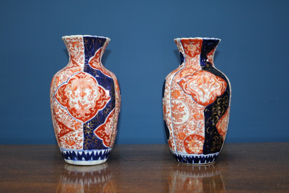 A PAIR OF JAPANESE IMARI VASES View VI