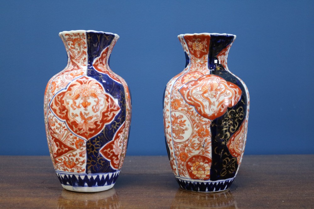 A PAIR OF JAPANESE IMARI VASES View IX
