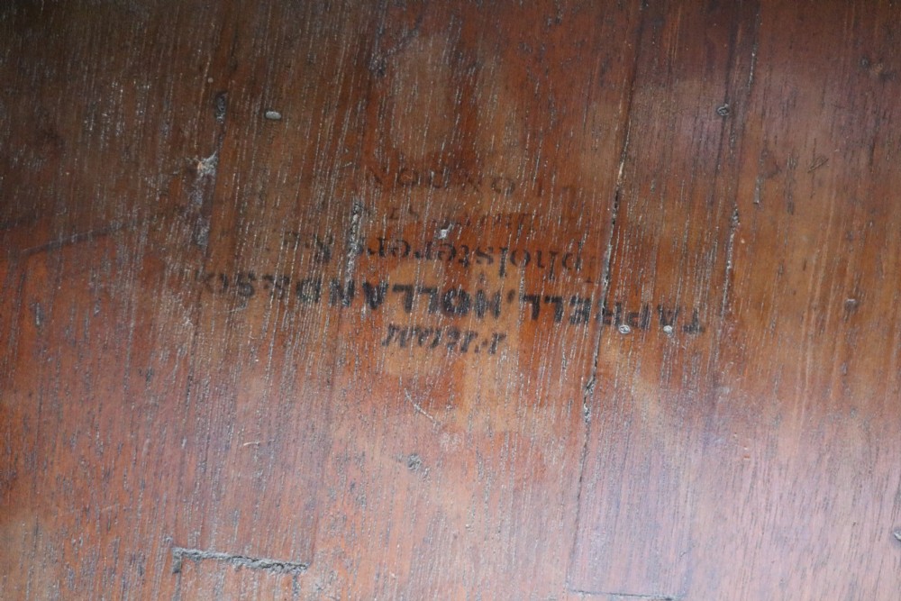 A circular 19th-century William IV rosewood centre table featuring a turned central column on a triform plinth base with carved feet. View III