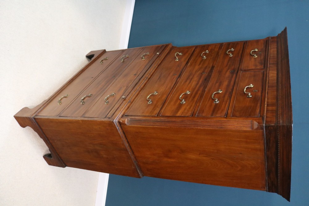 19th-century Mahogany Chest-on-chest View X
