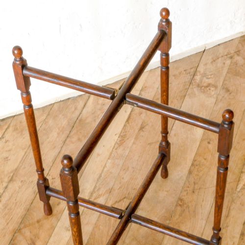 SMALL OAK FOLDING TABLE - ADDITIONAL PHOTO 6