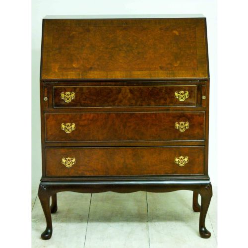 QUEEN ANNE STYLE WALNUT BUREAU - ADDITIONAL PHOTO 2