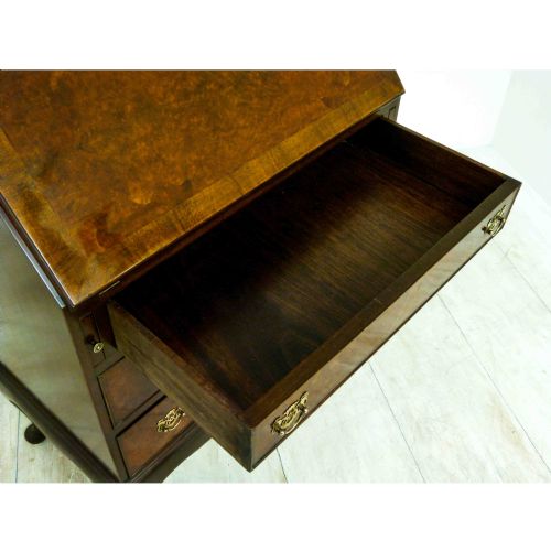 QUEEN ANNE STYLE WALNUT BUREAU - ADDITIONAL PHOTO 5