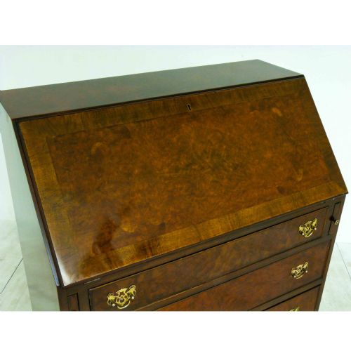 QUEEN ANNE STYLE WALNUT BUREAU - ADDITIONAL PHOTO 8