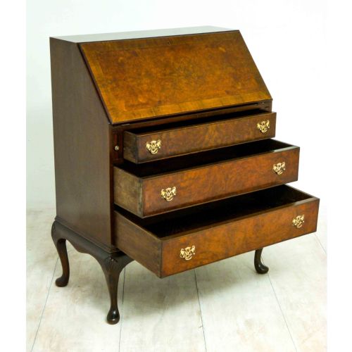 QUEEN ANNE STYLE WALNUT BUREAU - ADDITIONAL PHOTO 9